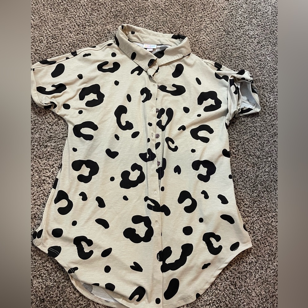 Lularoe button down ladies cheetah print shirt size small